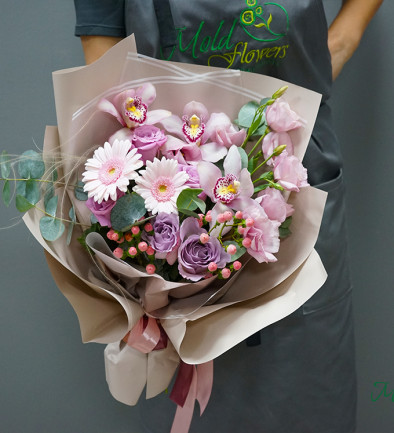 Букет из роз с орхидеей, герберами и эустомой Фото 394x433